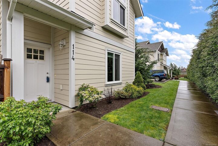 Property Photo: 2038 Gatewood Rd 114 BC V9Z 1L7