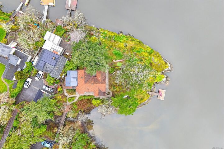 Property Photo: 2898 Glenwood Ave BC V9A 2S2