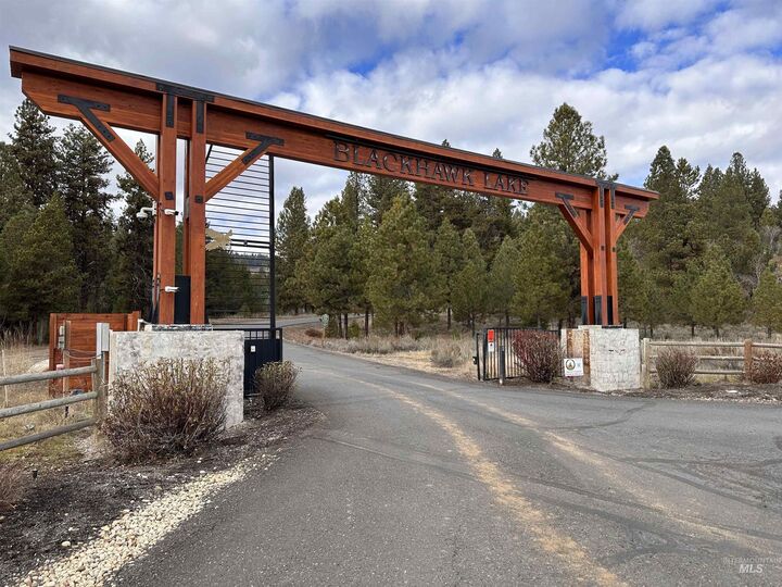 Property Photo: 320 Blackhawk Lake Dr. ID 83638