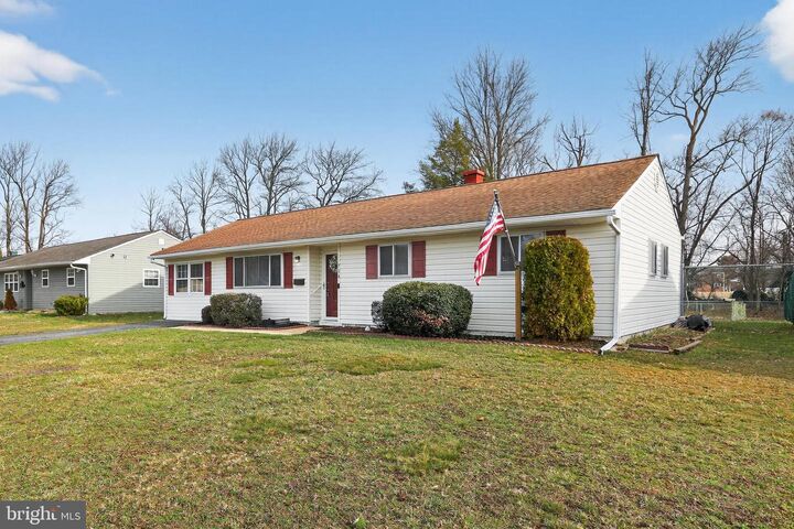 Property Photo: 704 Birchwood Drive DE 19713