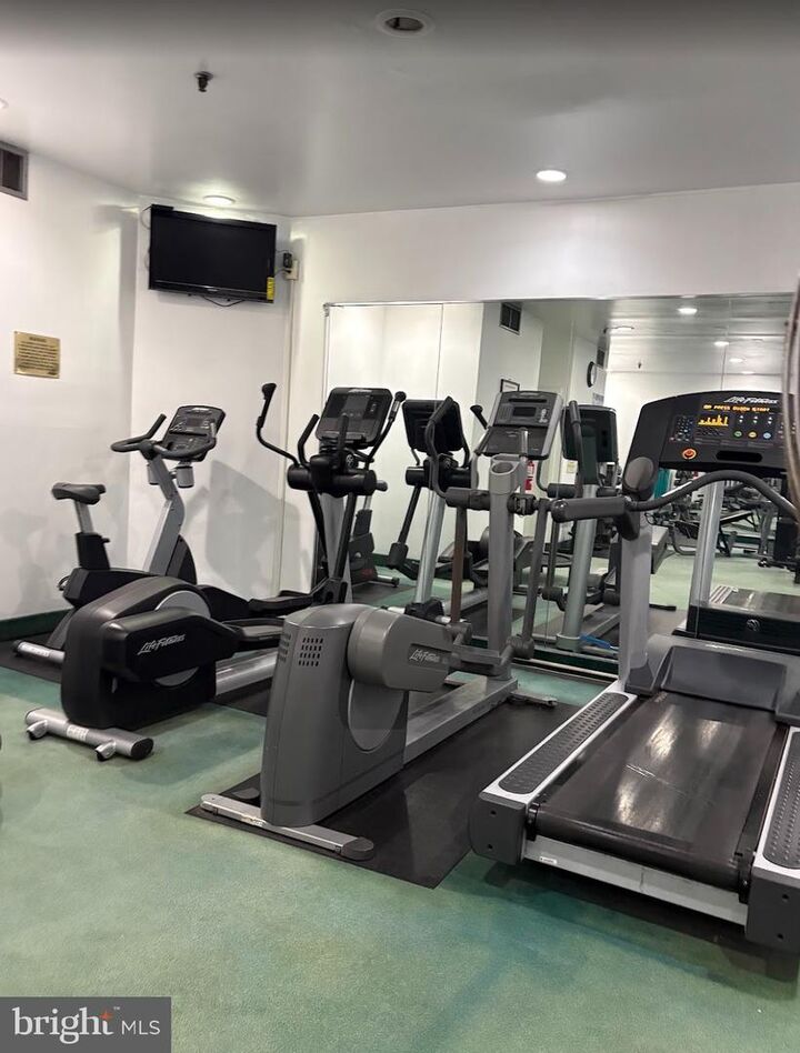 Property Photo: 6300 Stevenson Avenue 214 VA 22304