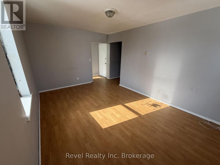 Property Photo:  571 Ontario Street 2  ON N0M 2S0 