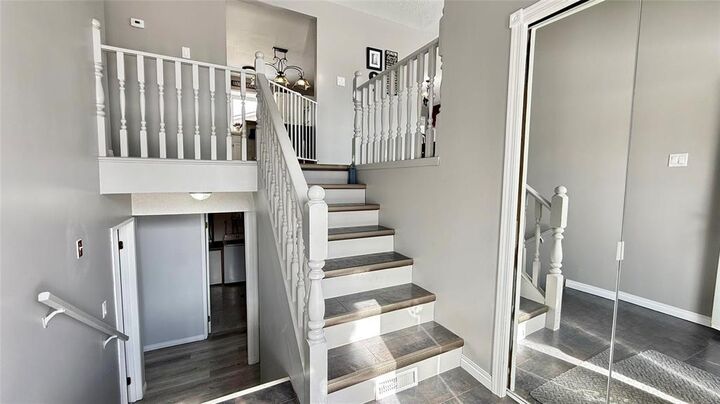 Property Photo:  2 Jaguar Place  MB R7B 3P1 