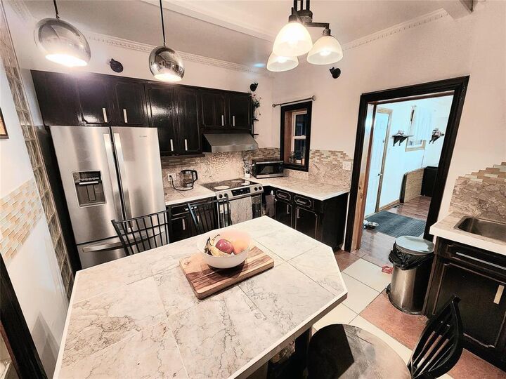 Property Photo:  113 Selkirk Avenue  MB R2W 2L1 