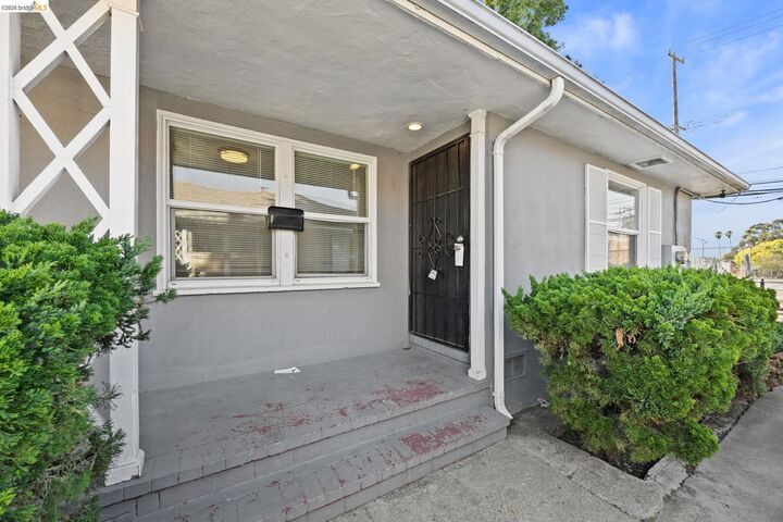 Property Photo:  2218 82nd Ave  CA 94605 