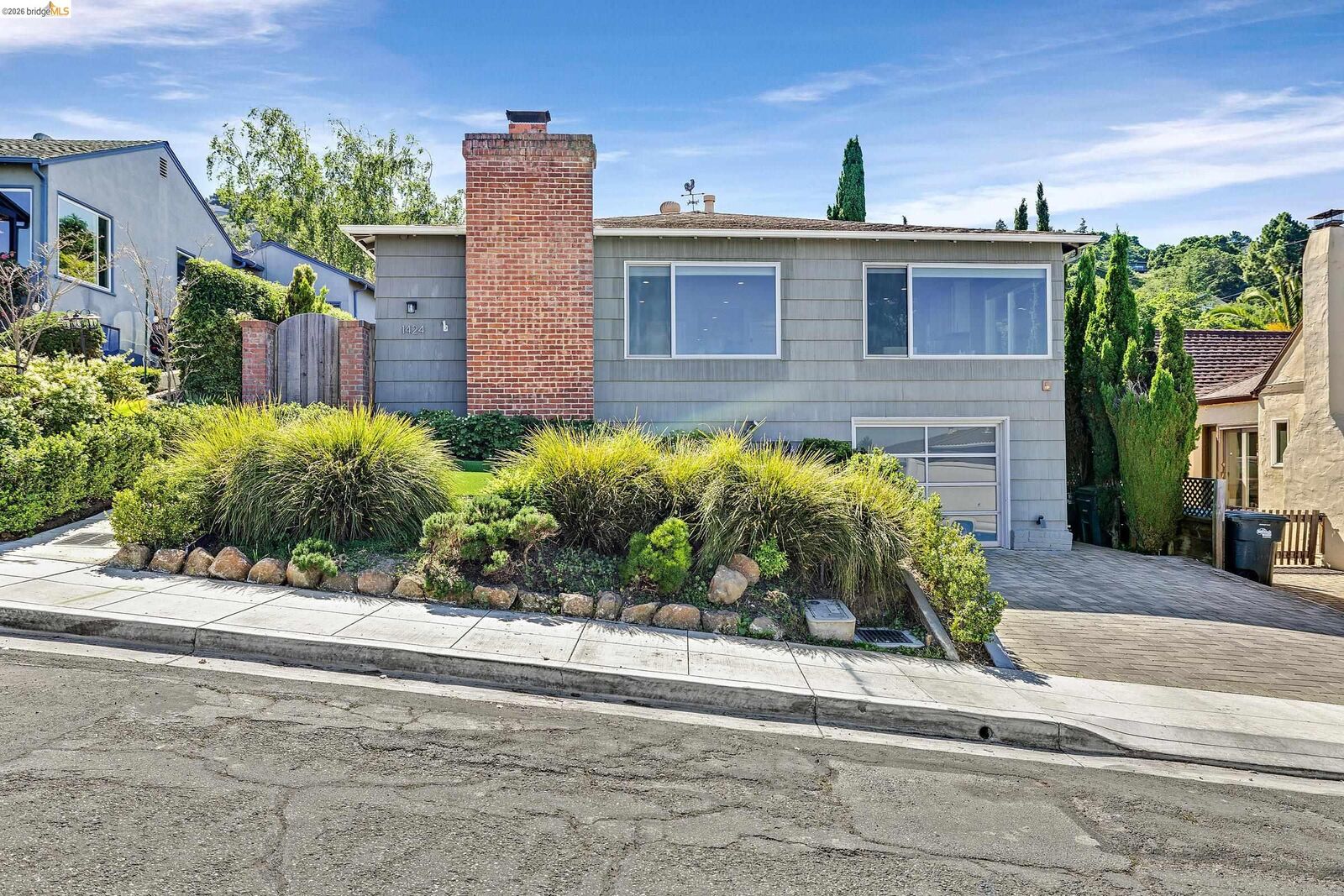 Property Photo: 1424 Sunnyslope Ave CA 94002