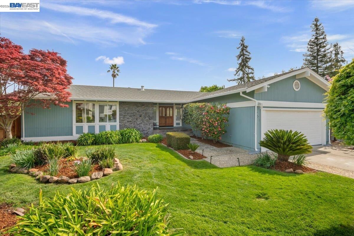 Property Photo: 657 Byrdee Way CA 94549