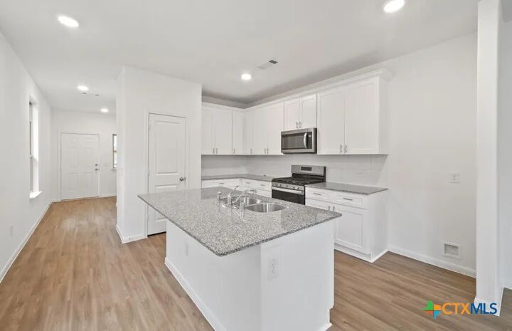 Property Photo: 119 Rubber Tree Way TX 78610