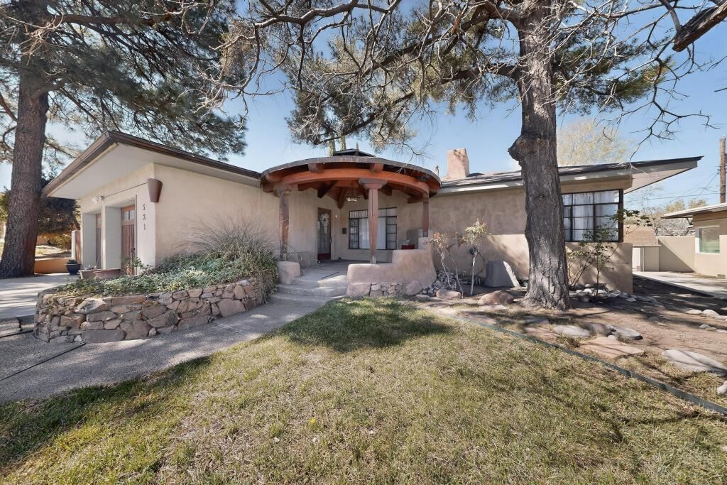 Property Photo:  521 Sierra Drive SE  NM 87108 