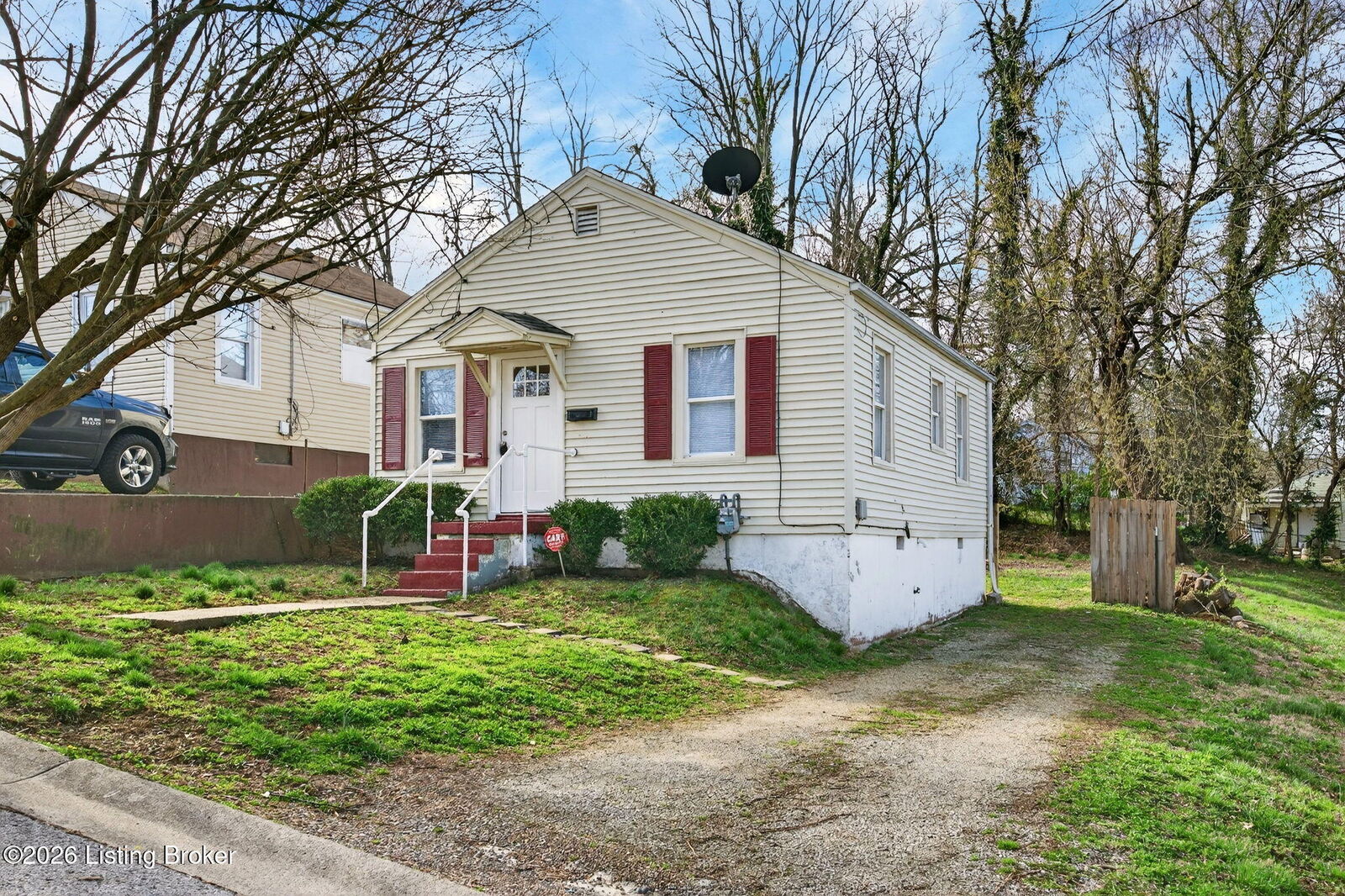 Property Photo:  1524 Shingo Ave  KY 40215 