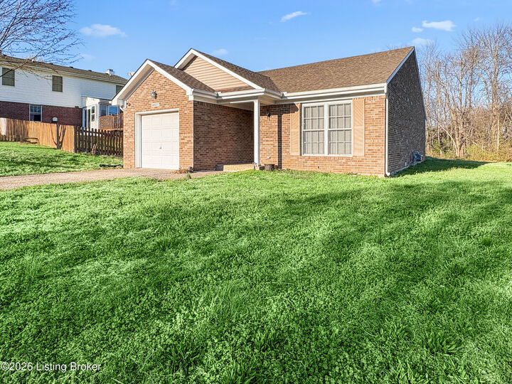 Property Photo:  12007 Fallen Oak Ct  KY 40245 