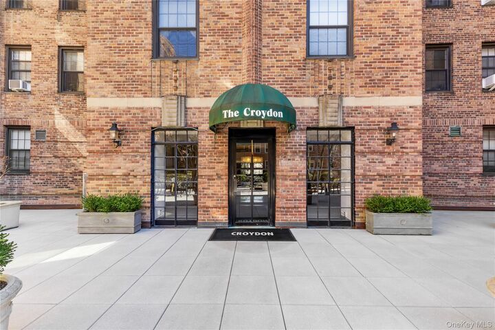 Property Photo:  35 Parkview Avenue 1D  NY 10708 