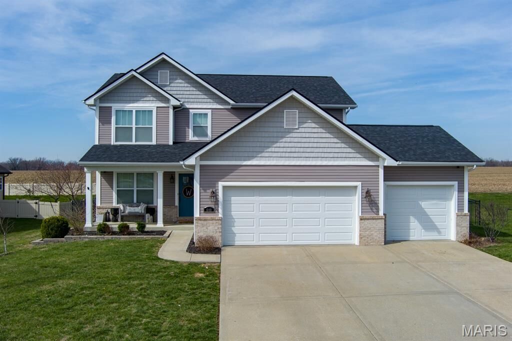 Property Photo: 640 Willowbrook Way IL 62269