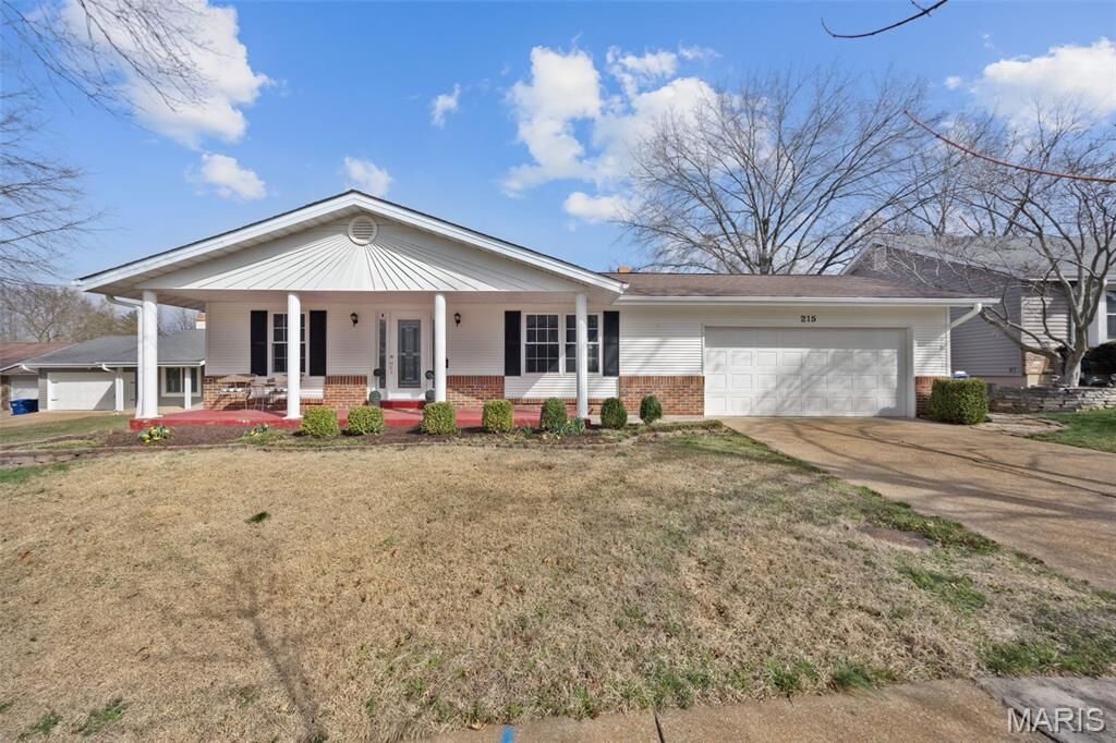 Property Photo: 215 Straightoak Court MO 63021