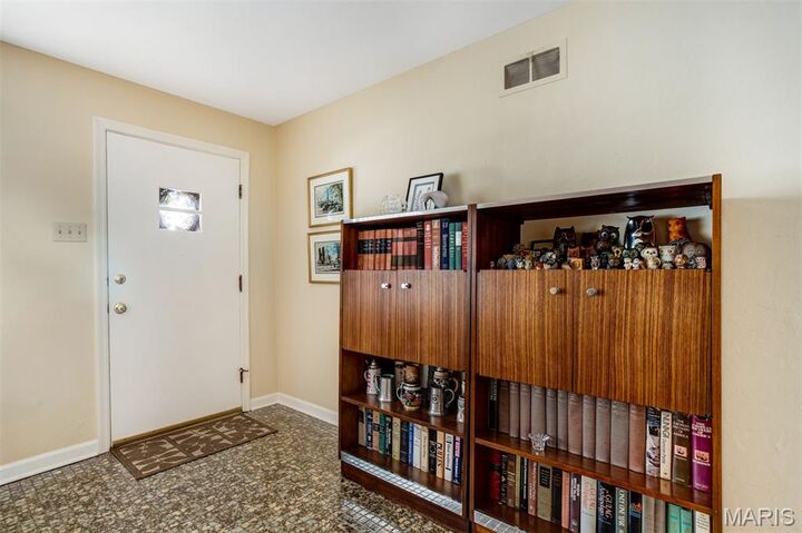 Property Photo: 12 Winslow Lane MO 63131