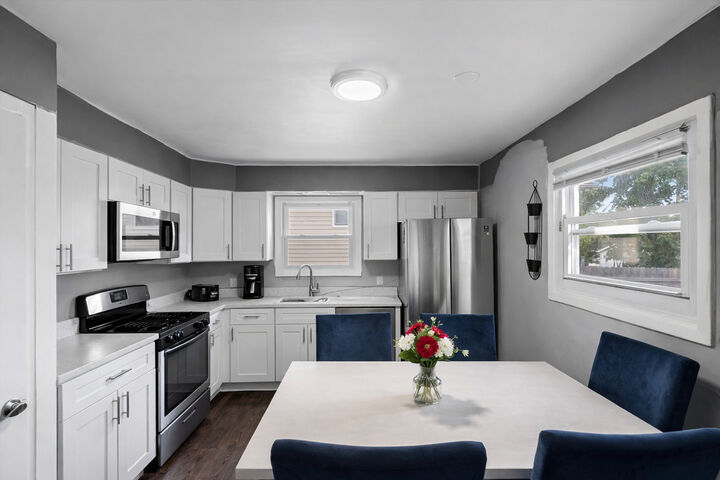 Property Photo:  