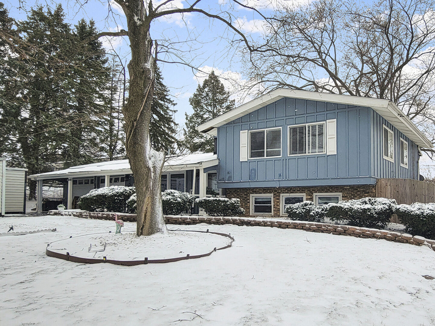 Property Photo:  316 Middletree Road  IL 60433 