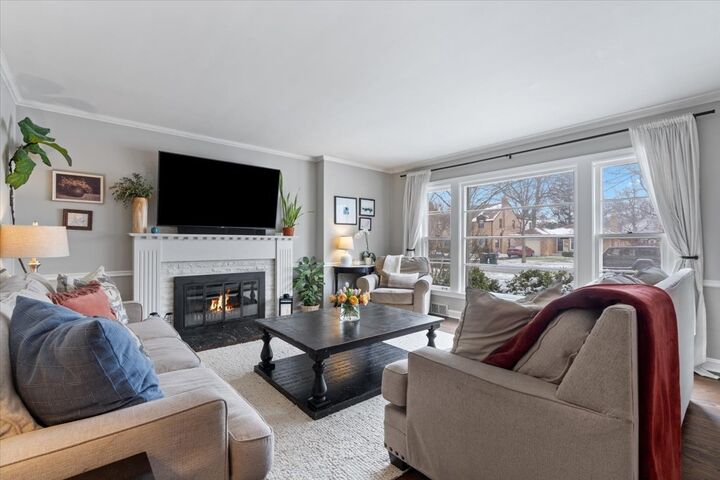 Property Photo:  1104 S Lincoln Avenue  IL 60068 