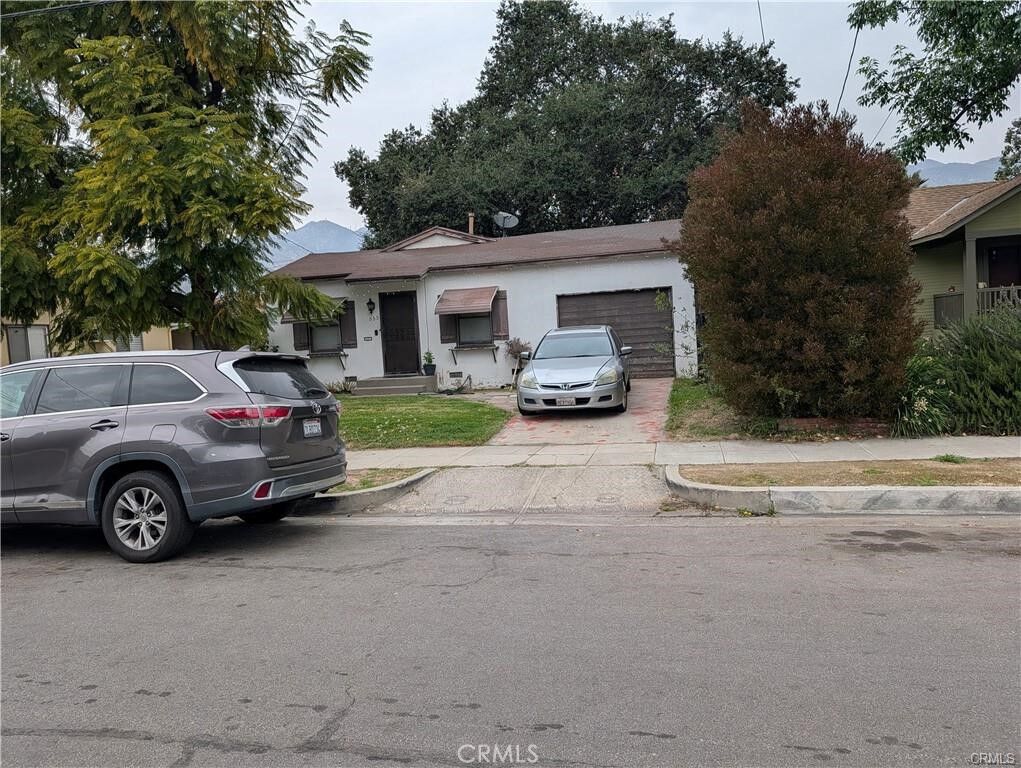 Property Photo:  855 W Walnut  CA 91016 