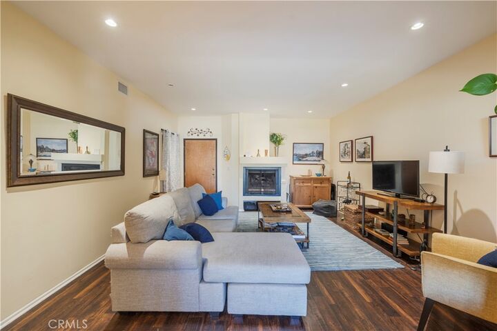 Property Photo:  7211 Cozycroft 32  CA 91306 