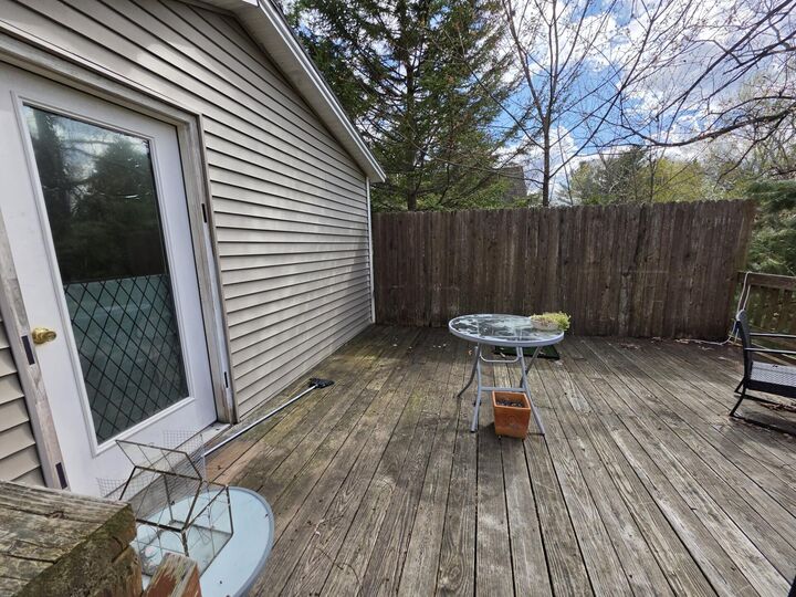 Property Photo:  