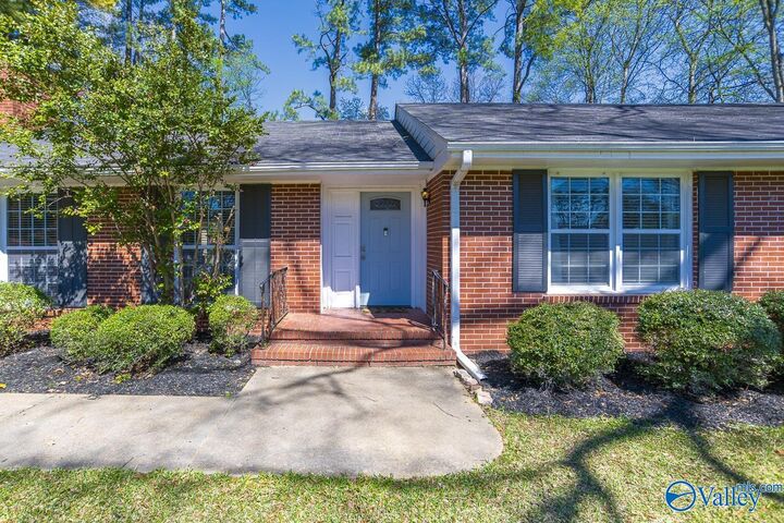 Property Photo:  1804 Stratford Road  AL 35601 