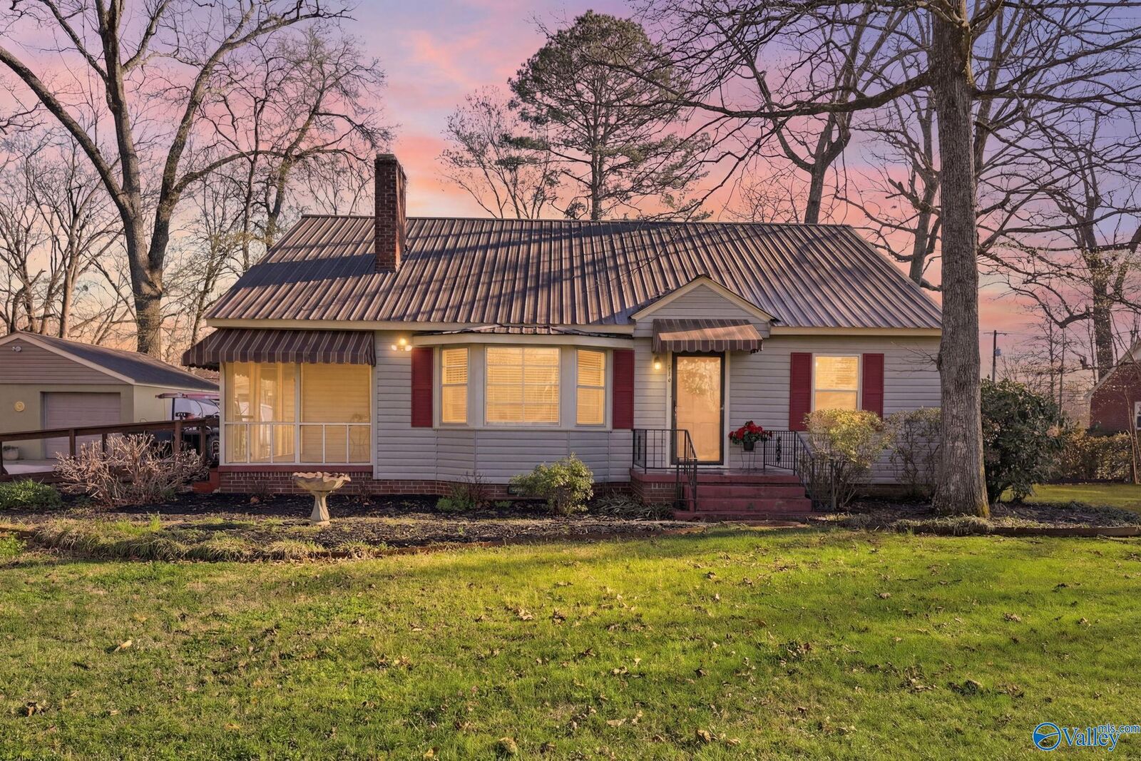 Property Photo:  214 Oakland Avenue  AL 35957 