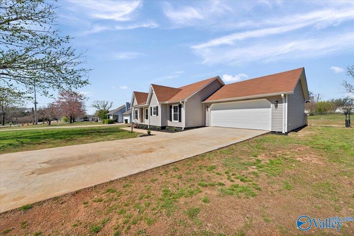 Property Photo: 1027 Walker Lane AL 35761