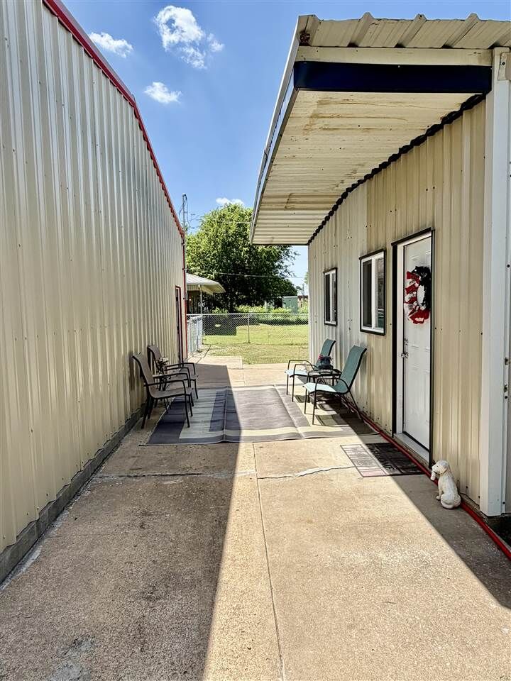 Property Photo: 112 Kimmell Ave OK 74632