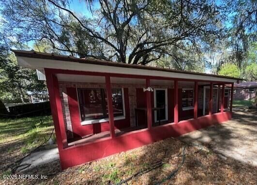 Property Photo: 601 W Peniel Road FL 32177