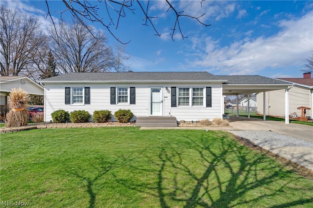Property Photo: 5362 Willow Crest Avenue OH 44515