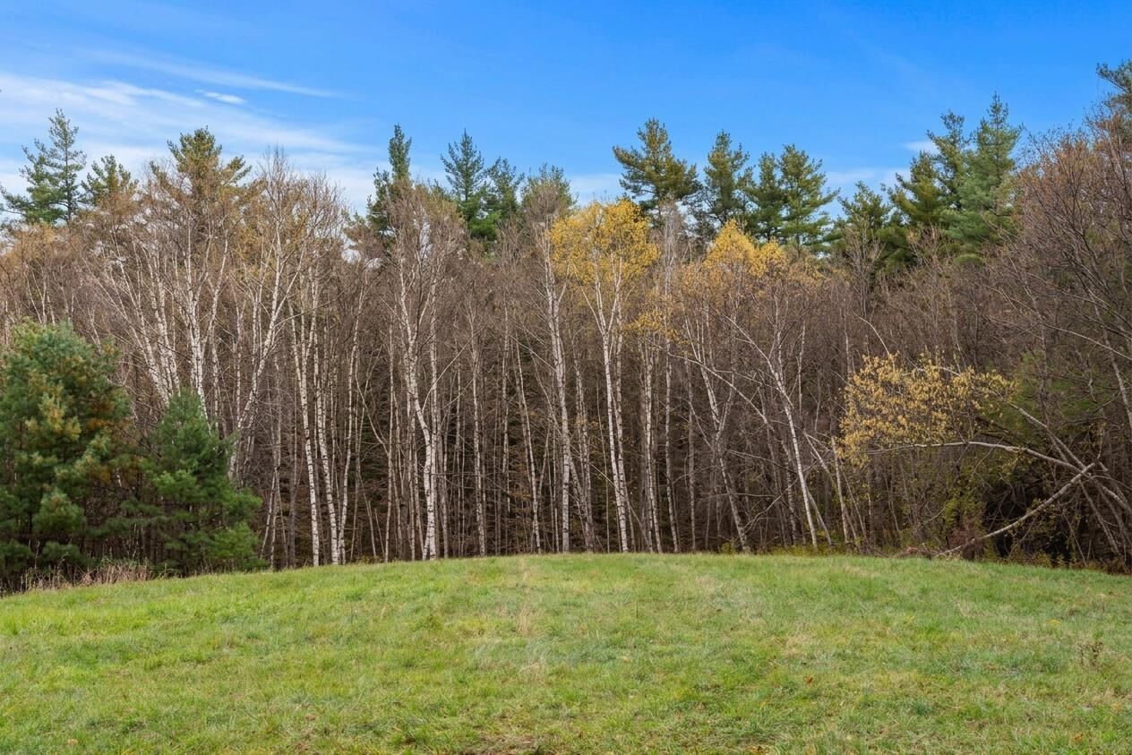 Property Photo: 8A Stonegate Farm Road NH 03084