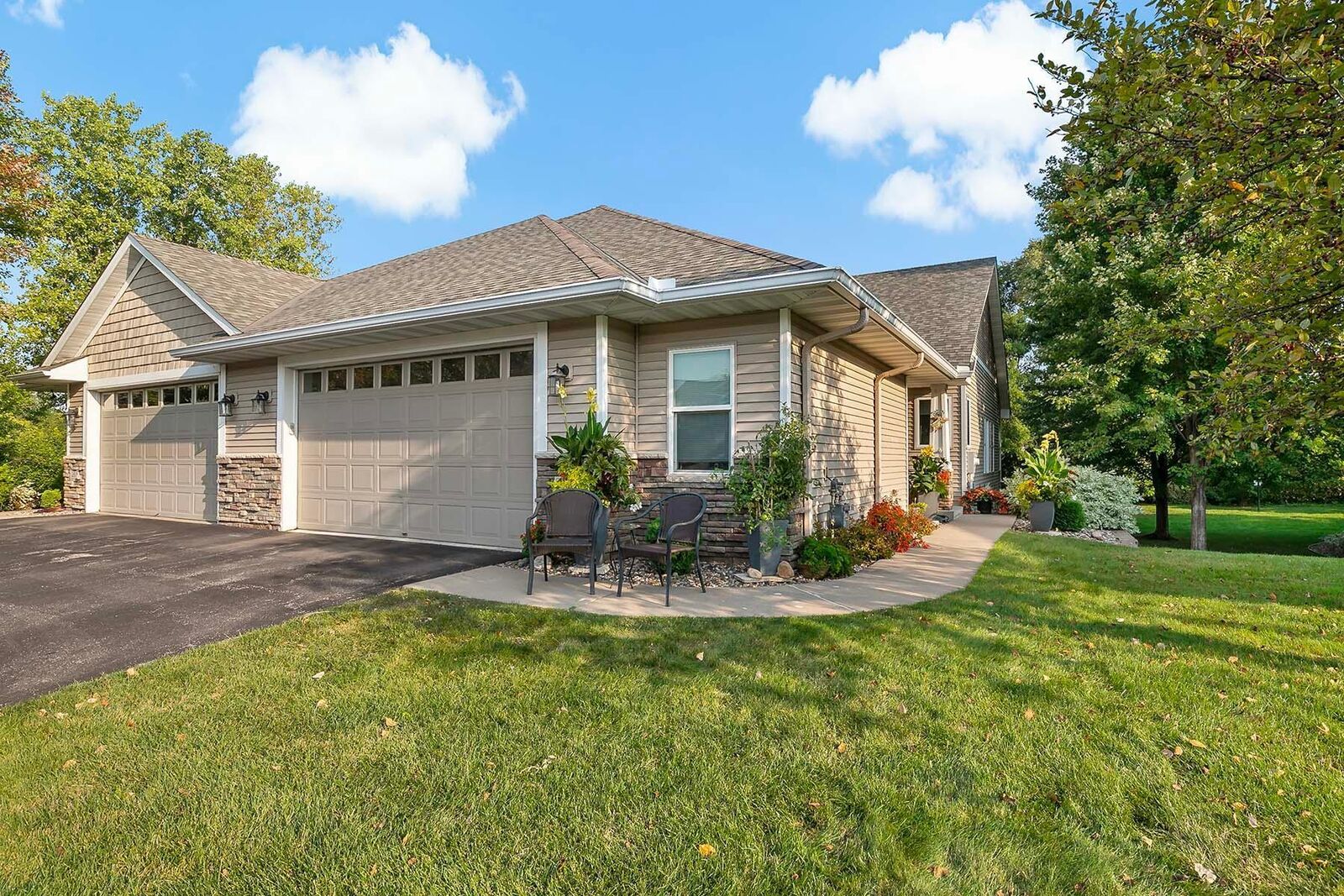 Property Photo:  263 Wentworth Avenue E  MN 55118 