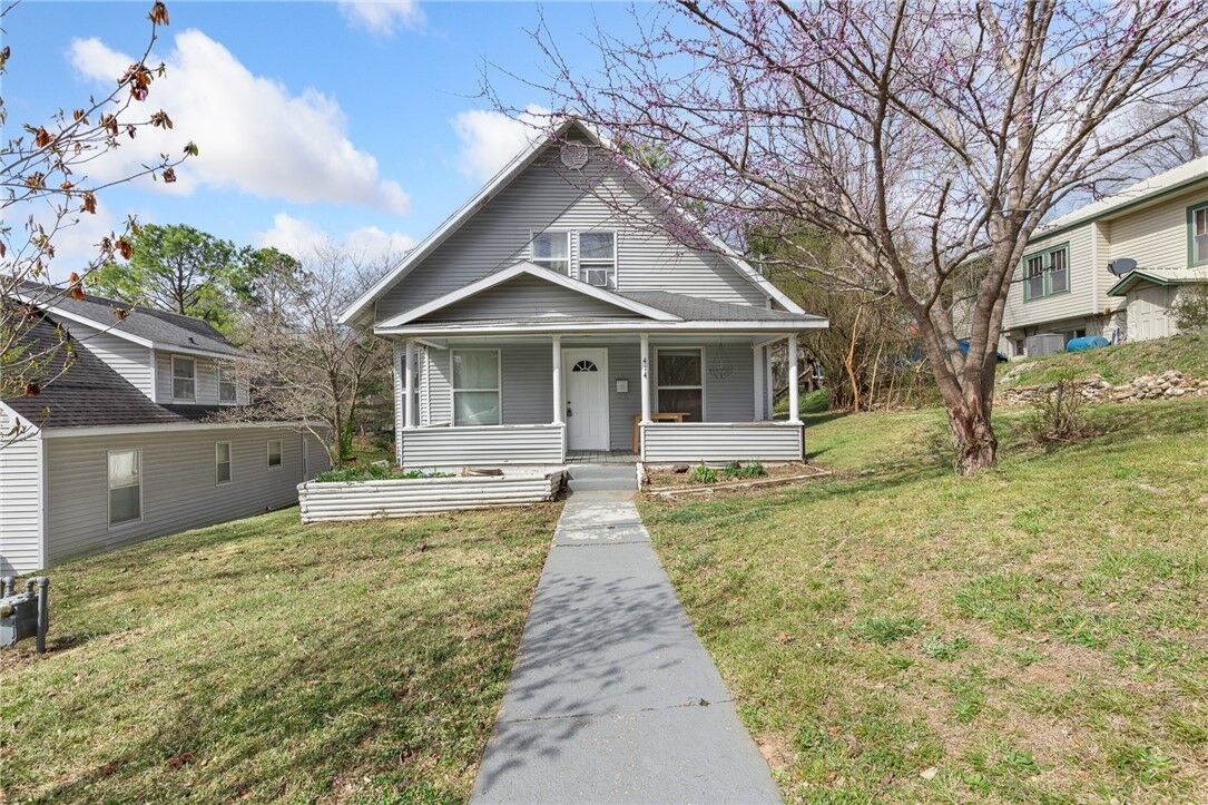 Property Photo:  414 N Spring Street  AR 72601 