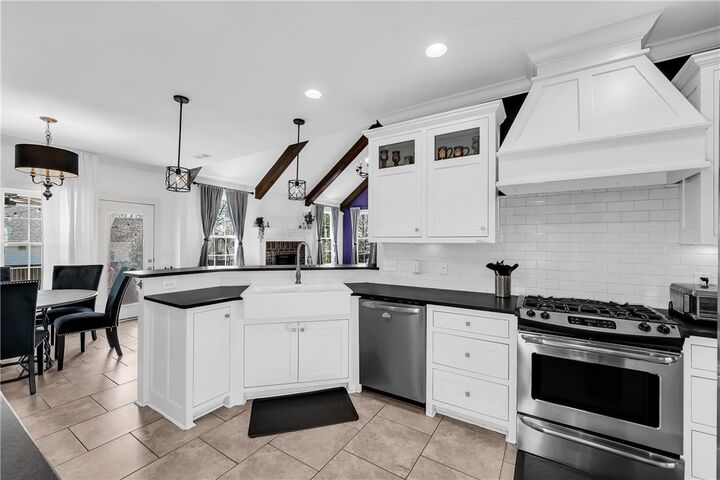 Property Photo:  1013 Charing Cross  AR 72718 