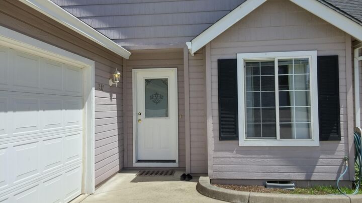 Property Photo:  1537 Hartell Street  OR 97504 