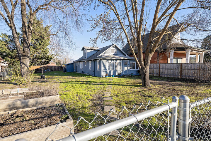 Property Photo: 2361 Kings Highway OR 97501