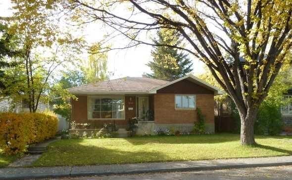 Property Photo:  1415 43 Street SW  AB T3C 2A3 
