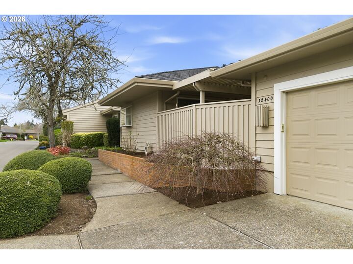 Property Photo:  32400 SW Arbor Lake Dr  OR 97070 