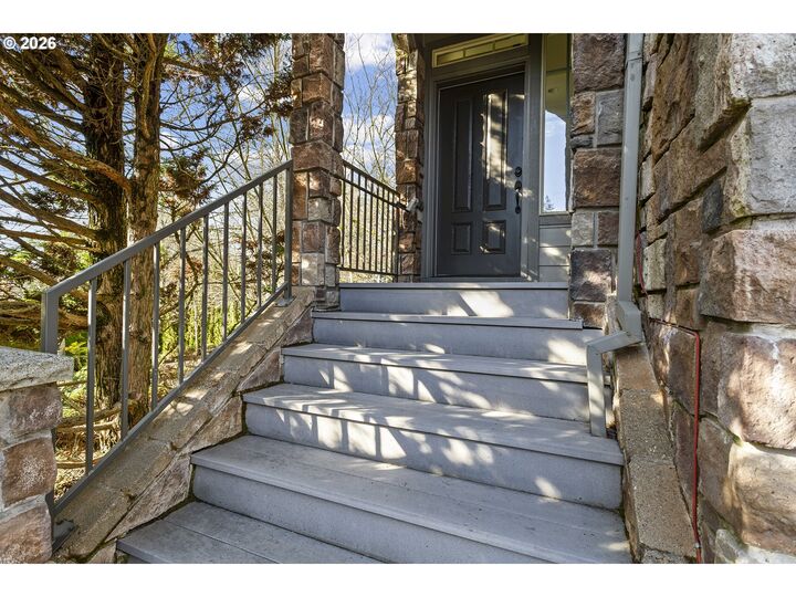 Property Photo: 13340 Auburn Ct OR 97035