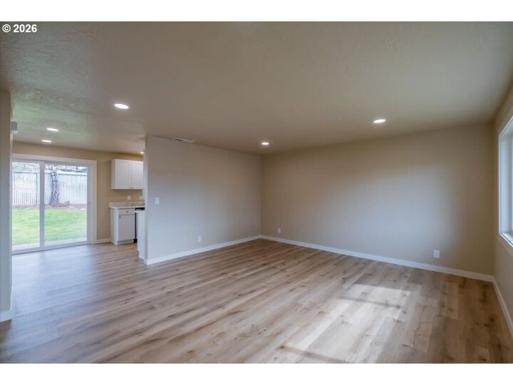 Property Photo:  5321 Fox Ct  OR 97306 