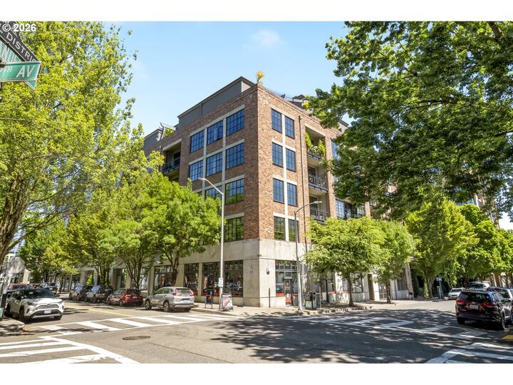 Property Photo:  408 NW 12th Ave 412  OR 97209 
