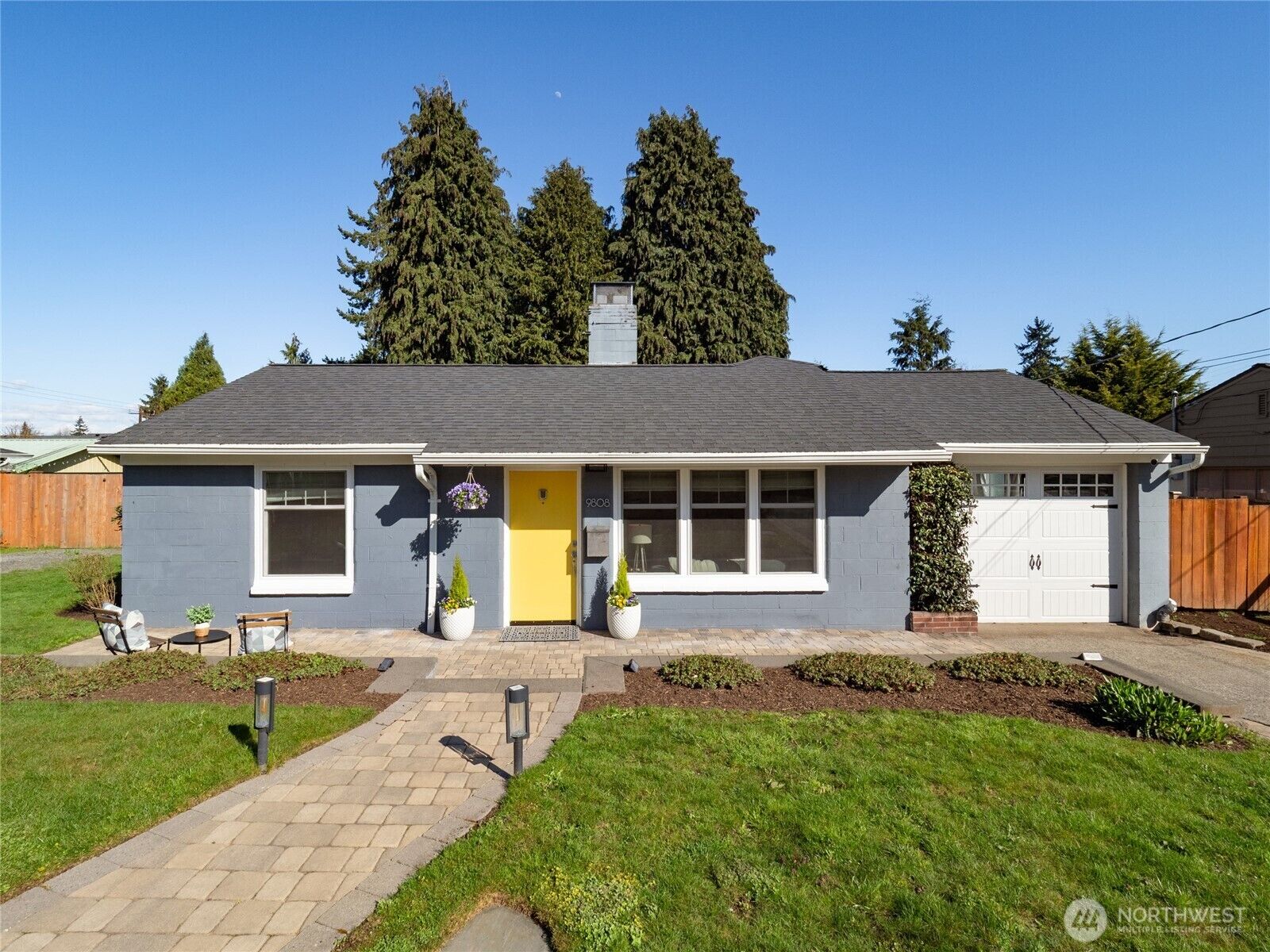 Property Photo:  9808  Linden Avenue N  WA 98103 