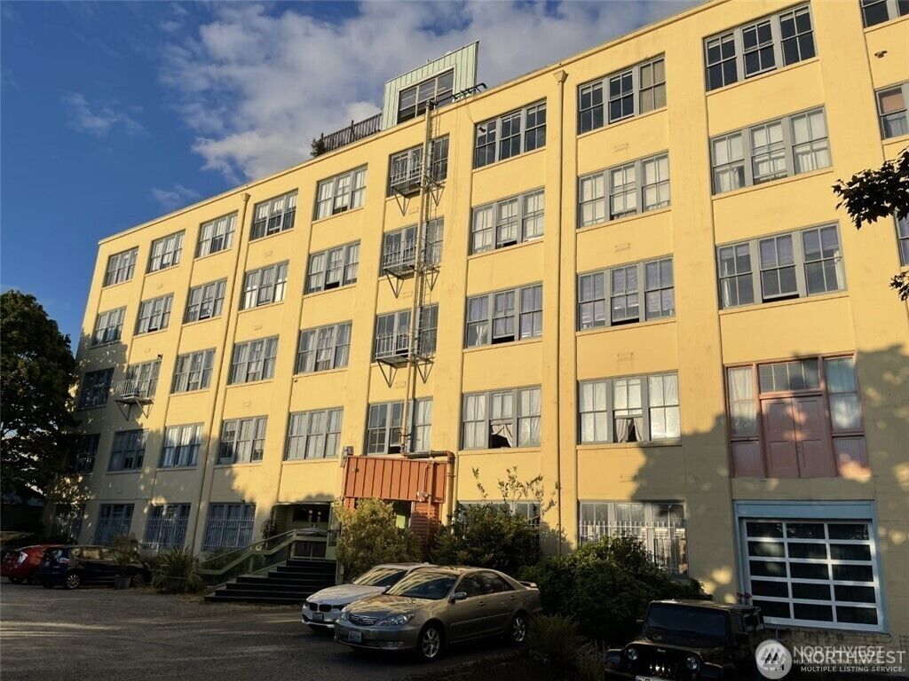 Property Photo:  707 S Snoqualmie Street 2B  WA 98108 