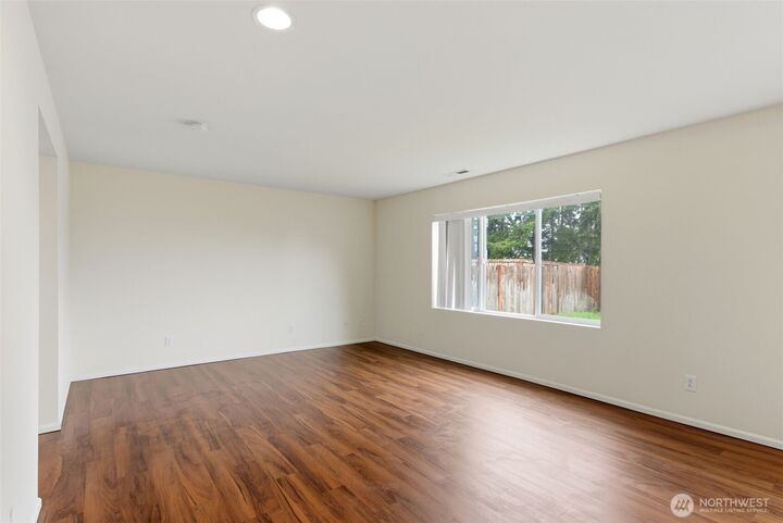 Property Photo: 4244 E Roosevelt Avenue WA 98404