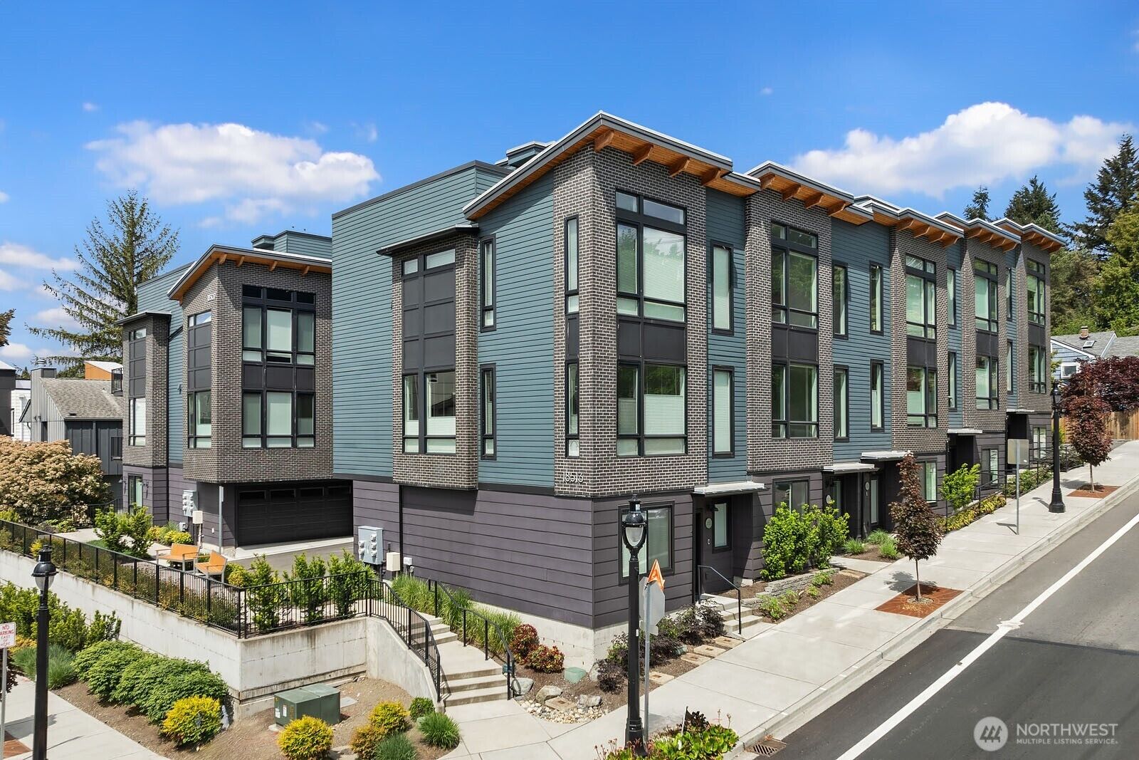 Property Photo: 18513 104th Avenue NE D(4) WA 98011