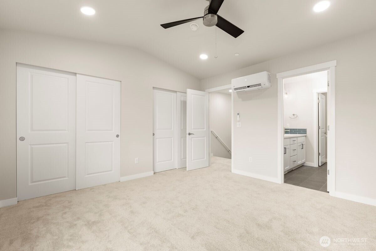 Property Photo:  16823  Alder Way G6  WA 98037 