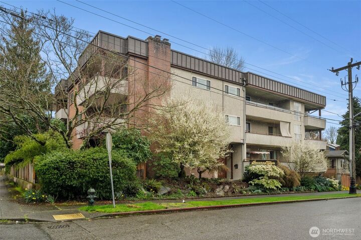 Property Photo: 2301 NE 65th Street 406 WA 98115