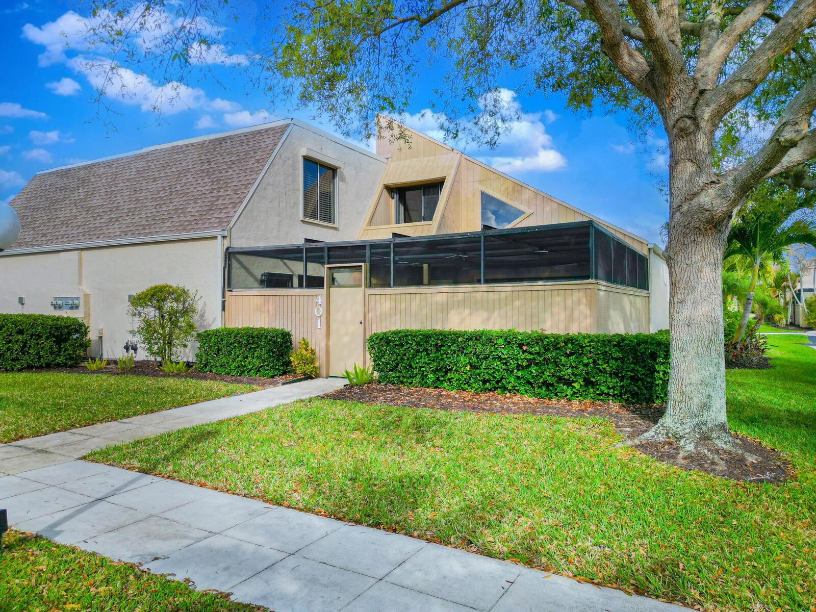 Property Photo: 1100 SE Mitchell Avenue 401 FL 34952
