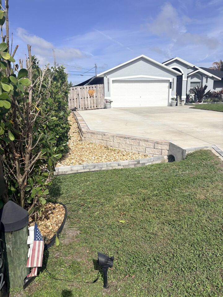 Property Photo:  462 SE Cork Road  FL 34984 